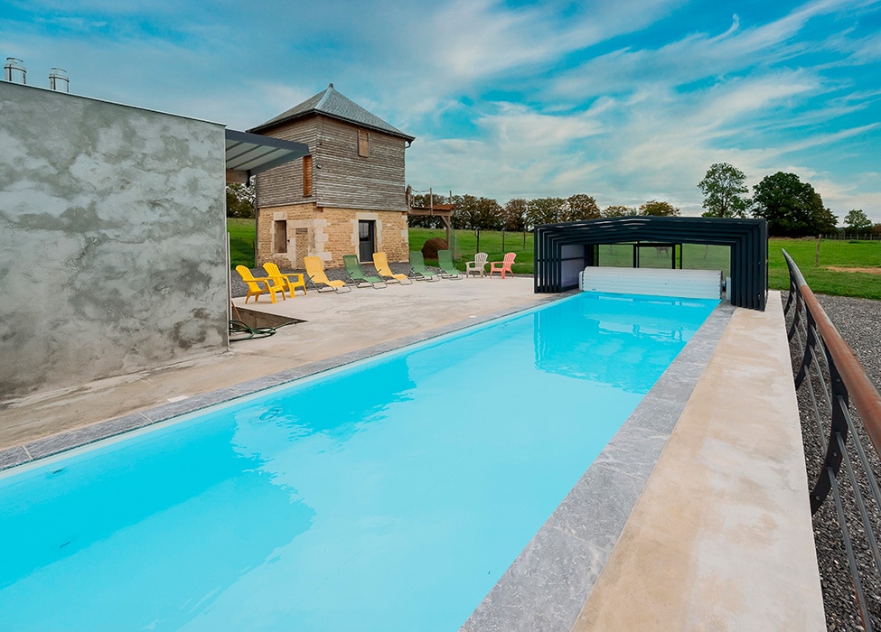 Grande piscine privée - Gite le Relais de Poste