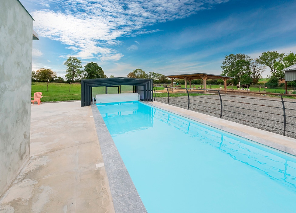 Grande piscine privée - Gite le Relais de Poste